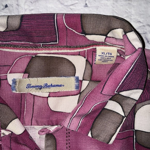 Tommy Bahama Shirt Men's XL Purple Hawaiian Geometric Pocket Loop Collar‎ SILK - Picture 2 of 5